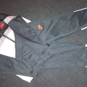 Boys Nike outfit (Size 6 Med)